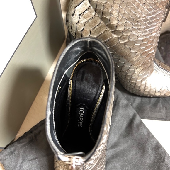 Tom Ford Python Booties Silver metallic ankle boots zip zipper 39.5 US 9.5 - Picture 13 of 16